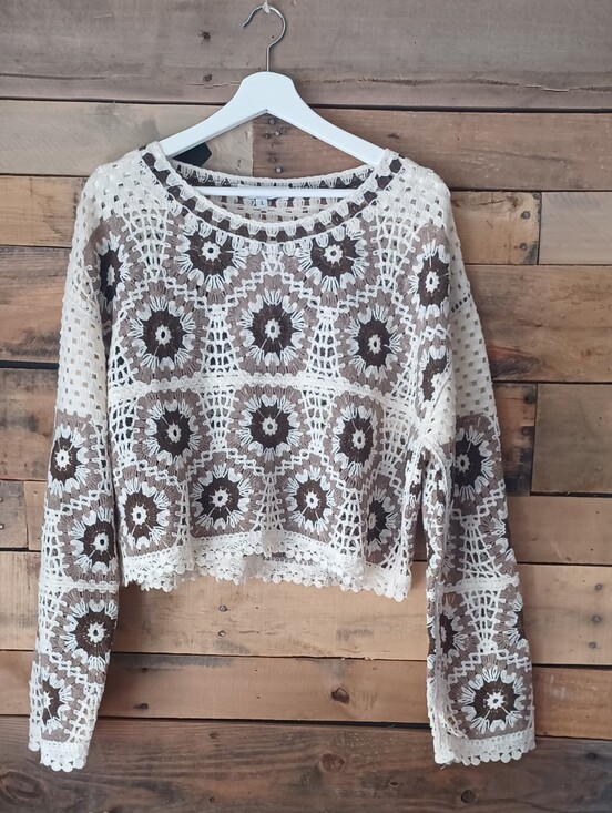 American Flirt Tops - Crochet Floral Knit Long-Sleeve Top - Cream & Brown